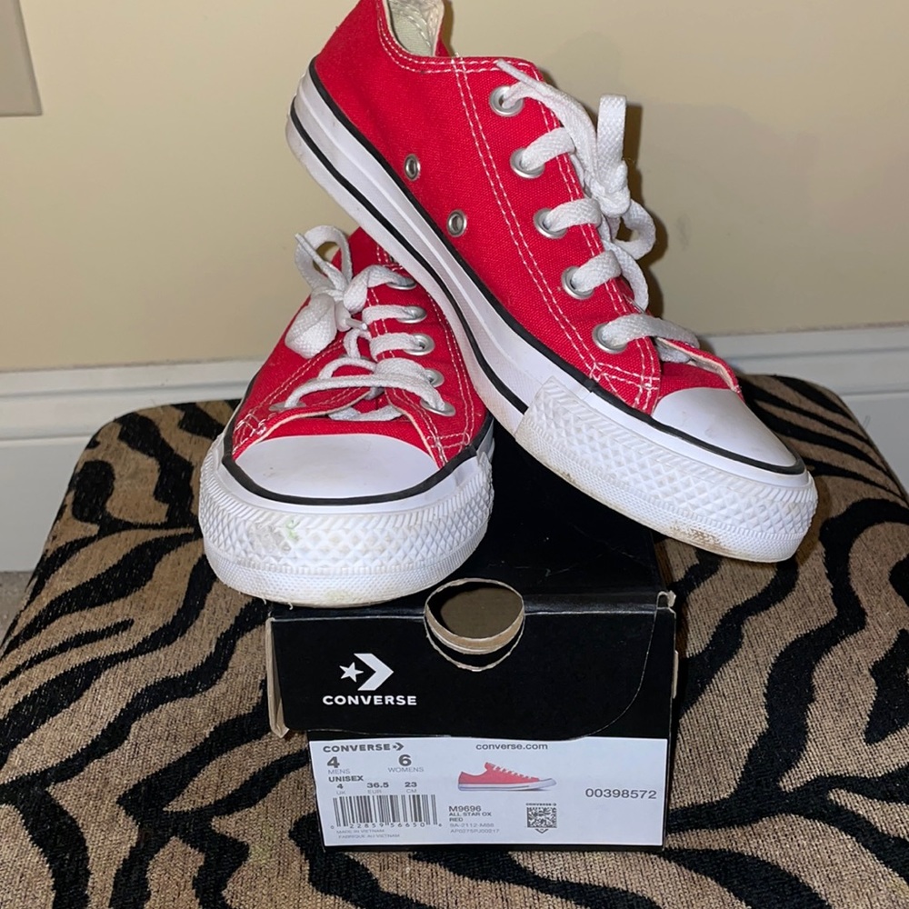 Converse red